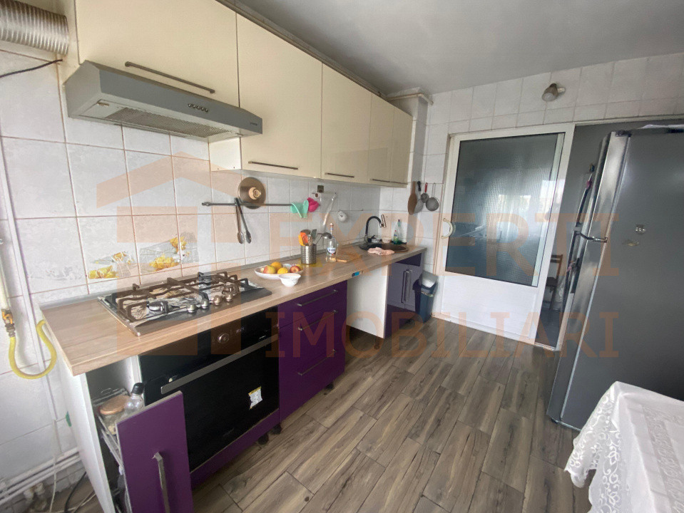 Apartament 3 camere situat în zona Brotăcei
