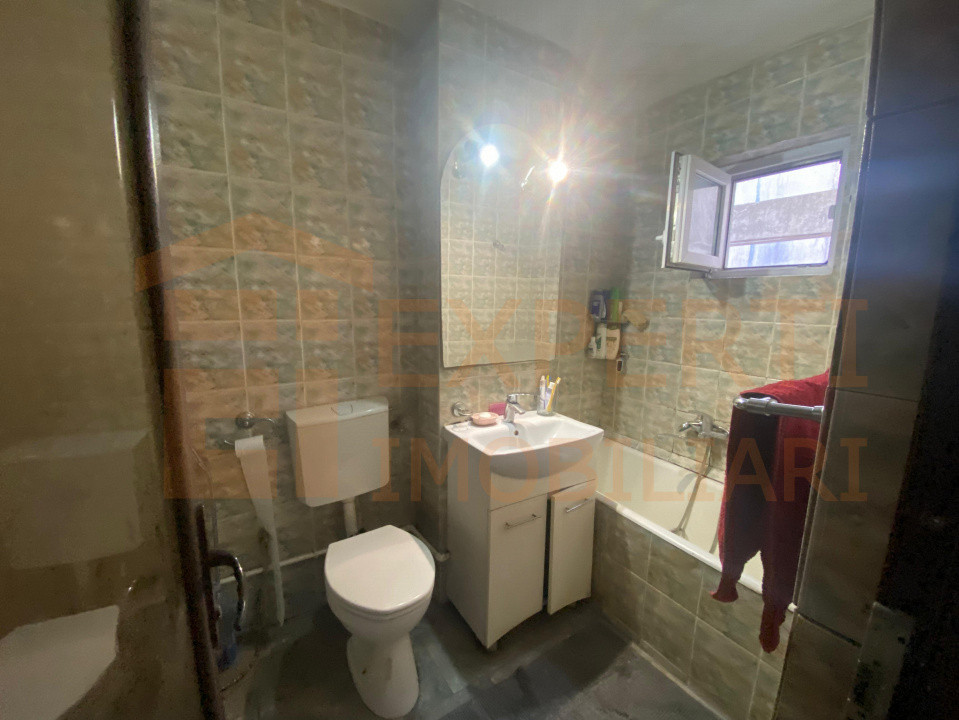 Apartament 3 camere situat în zona Brotăcei