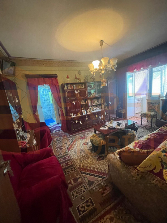 Apartament 3 camere situat in zona Casa de Cultură
