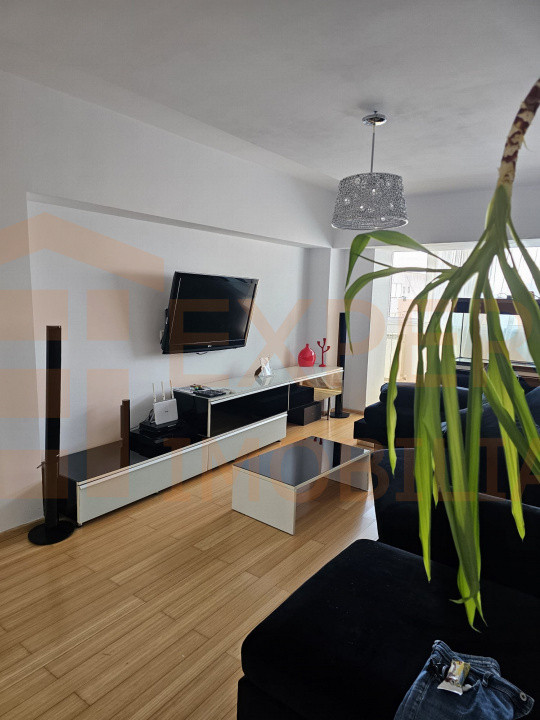 Apartament 4 camere zona Trocadero