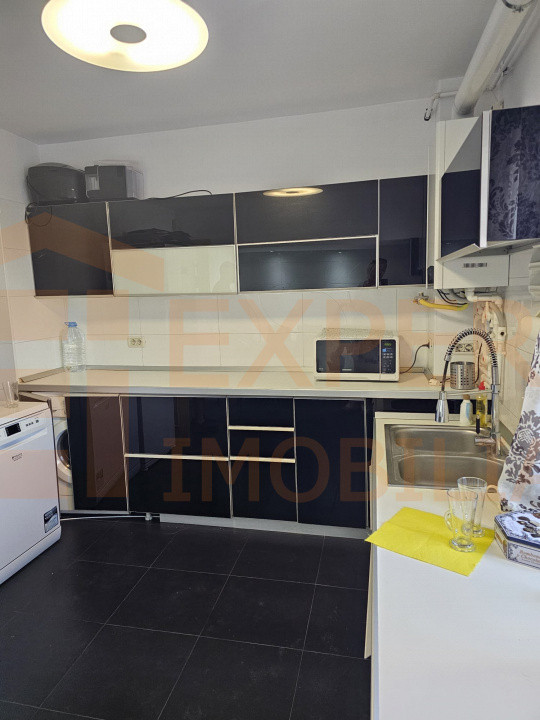 Apartament 4 camere zona Trocadero