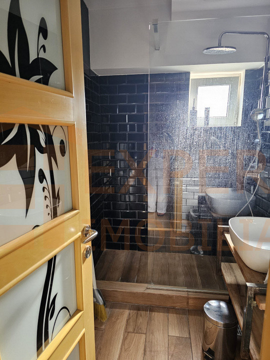 Apartament 4 camere zona Trocadero