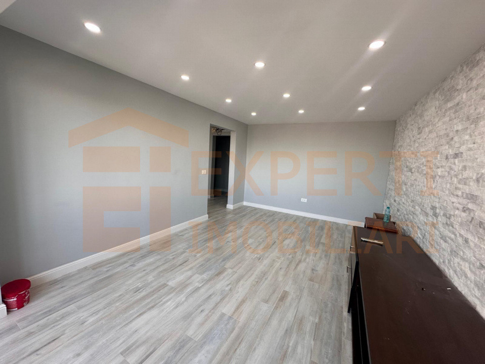 Apartament 4 camere zona Casa de Cultură - Cofetăria Silvian