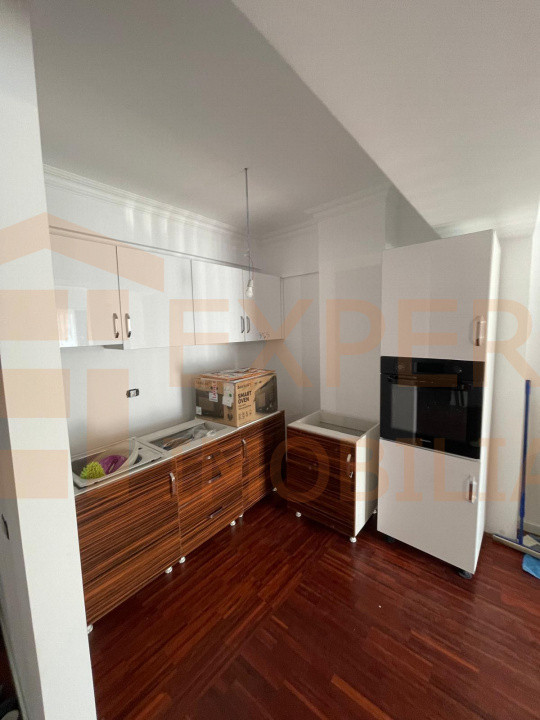 Apartament 2 camere zona City Park Mall bloc nou