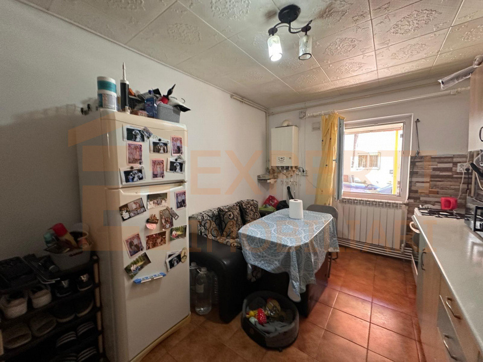 Apartament 2 camere zona Poarta 6