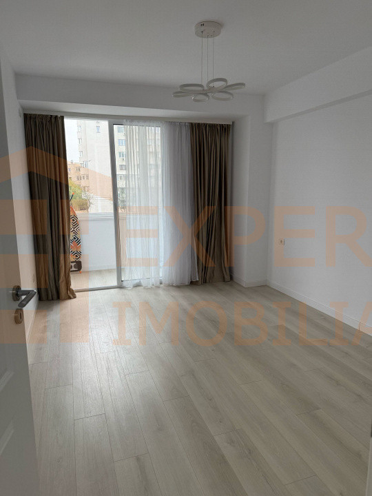Apartament 4 camere zona Faleza Nord