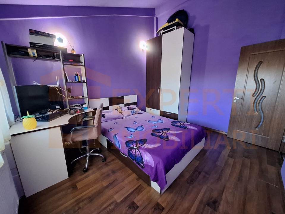 Apartament 3 camere situat in zona Km 5