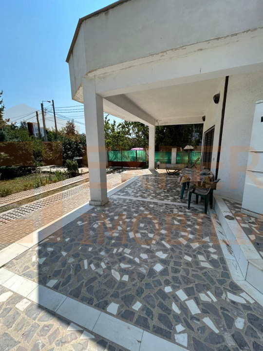 Povestea unei case la doar 200 m de valuri, cu piscină și terasă panoramică