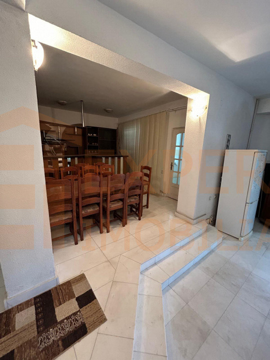 Povestea unei case la doar 200 m de valuri, cu piscină și terasă panoramică
