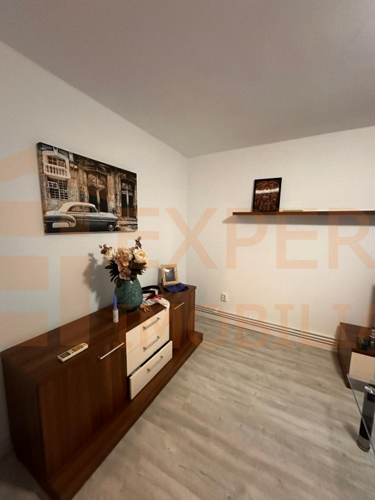 Apartament 3 camere situat in zona Inel 1