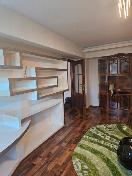 Apartament 2 camere decomandat zona Trocadero 