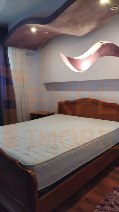 Apartament 2 camere decomandat zona Trocadero 