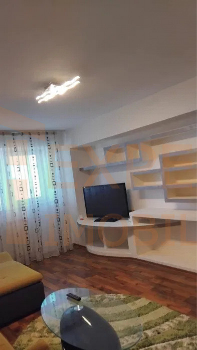 Apartament 2 camere decomandat zona Trocadero 