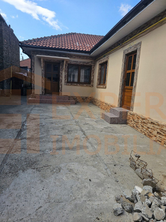 Casa de vanzare - zona Bratianu 