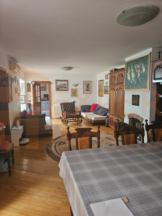 Casa de vanzare - zona Trocadero 