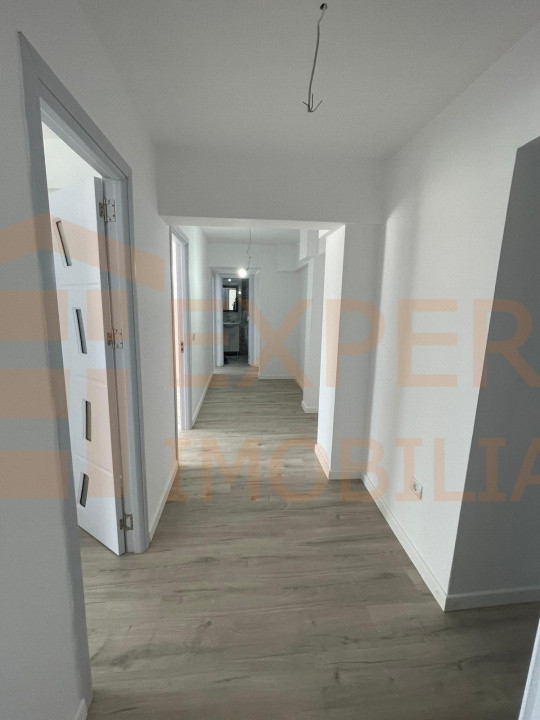Apartament de vanzare 3 camere - Constanta Centru 