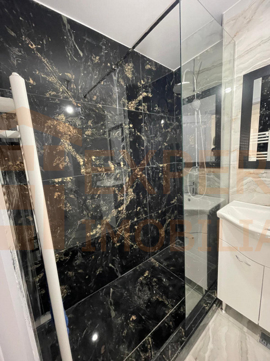 Apartament de vanzare 3 camere - Constanta Centru 