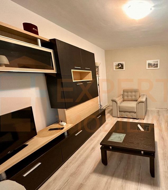 Apartament 2 camere de vanzare - zona Dacia Constanta 