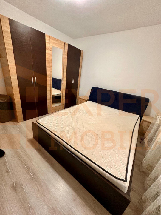 Apartament 2 camere de vanzare - zona Dacia Constanta 