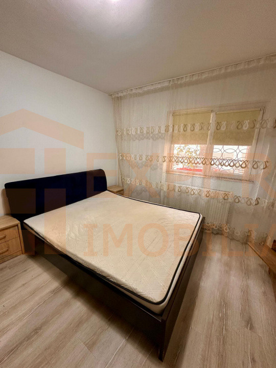 Apartament 2 camere de vanzare - zona Dacia Constanta 