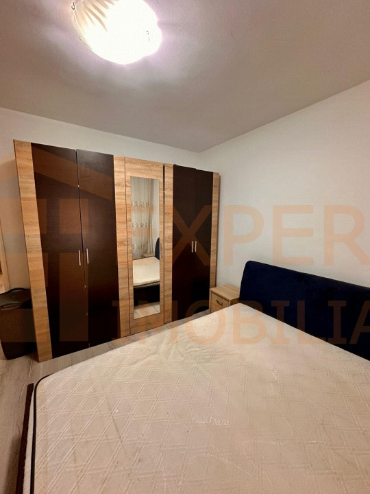 Apartament 2 camere de vanzare - zona Dacia Constanta 