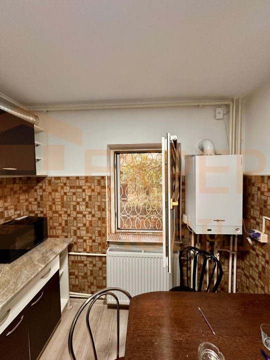Apartament 2 camere de vanzare - zona Dacia Constanta 