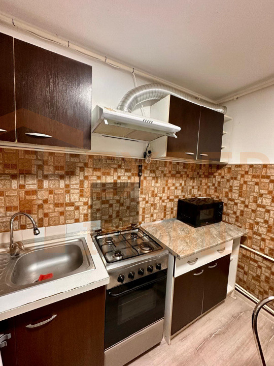 Apartament 2 camere de vanzare - zona Dacia Constanta 