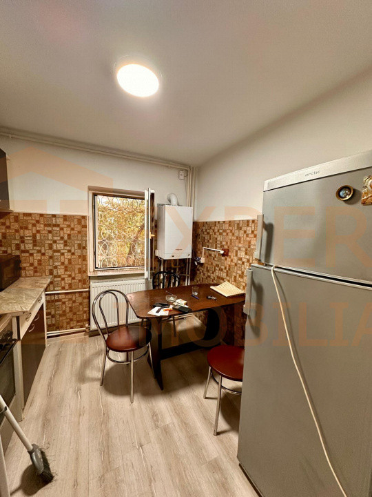 Apartament 2 camere de vanzare - zona Dacia Constanta 