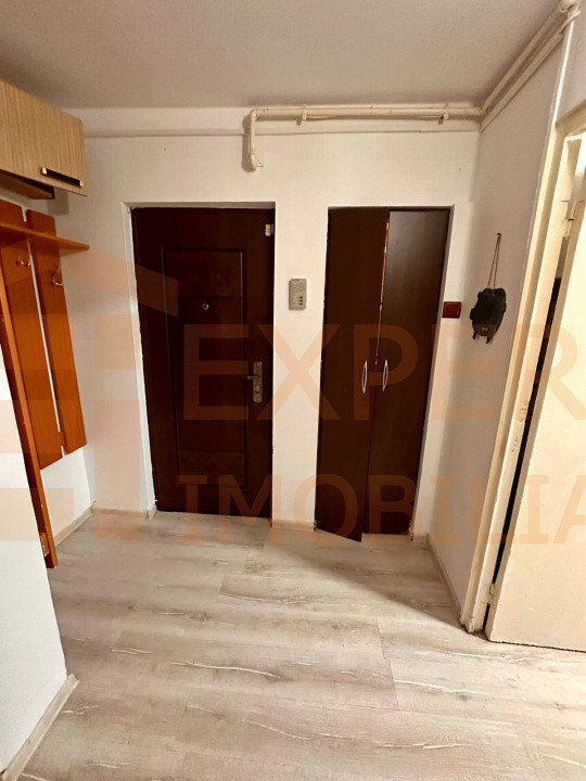 Apartament 2 camere de vanzare - zona Dacia Constanta 