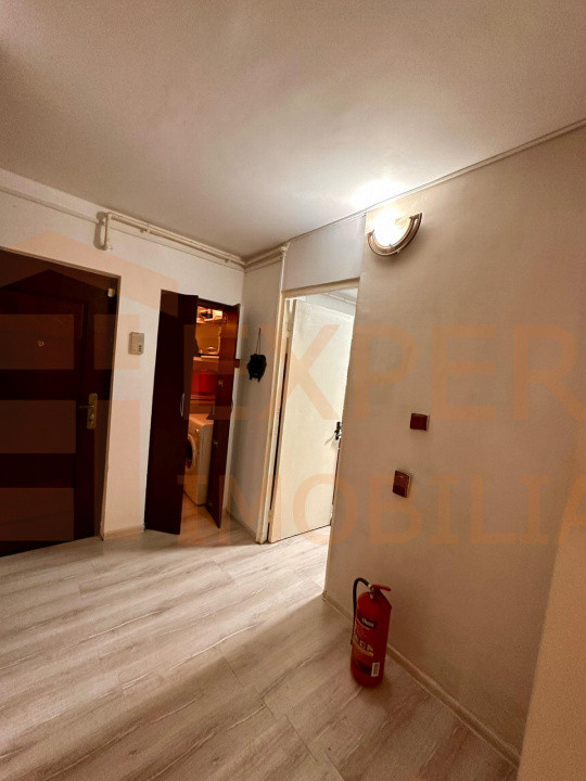 Apartament 2 camere de vanzare - zona Dacia Constanta 