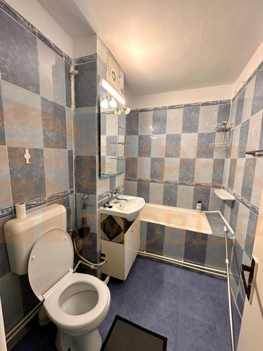 Apartament 2 camere de vanzare - zona Dacia Constanta 