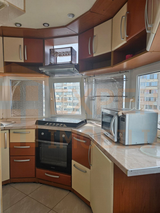 Apartament 3 camere decomanat de vanzare - Casa de Cultura Constanta 