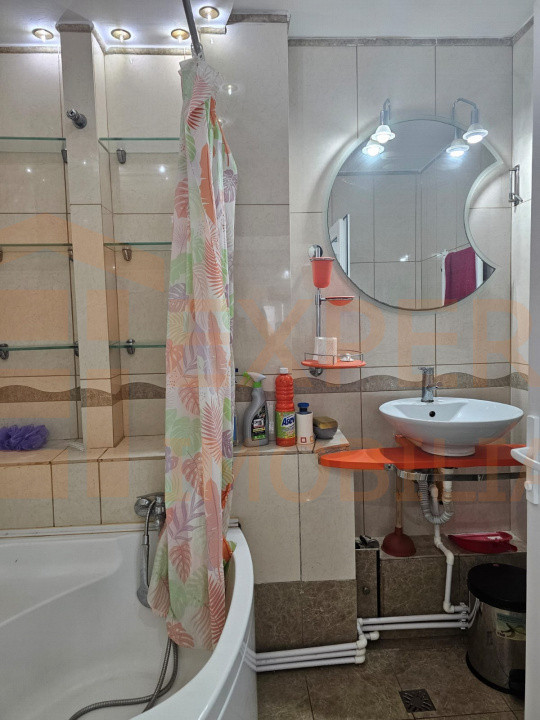 Apartament 3 camere decomanat de vanzare - Casa de Cultura Constanta 