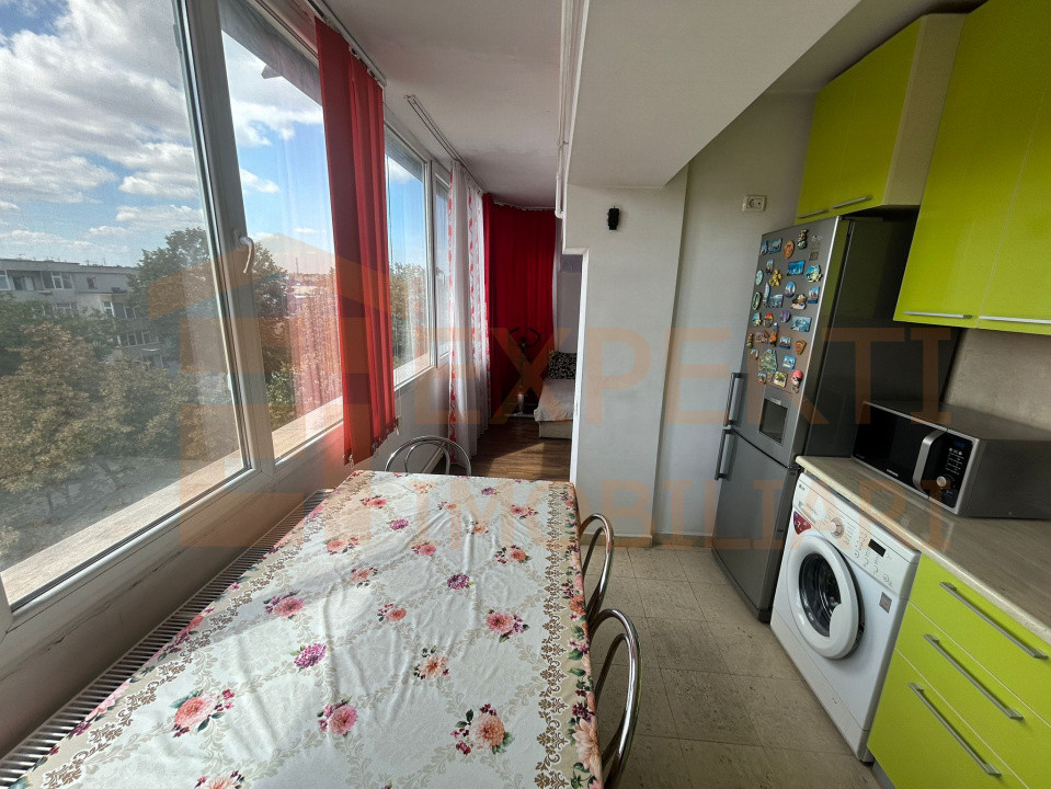 Apartament 3 camere de vanzare - zona Tomis II -Emag Constanta 
