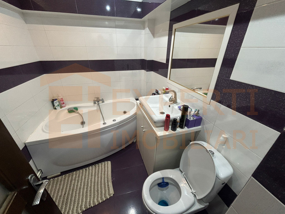 Apartament 3 camere de vanzare - zona Tomis II -Emag Constanta 