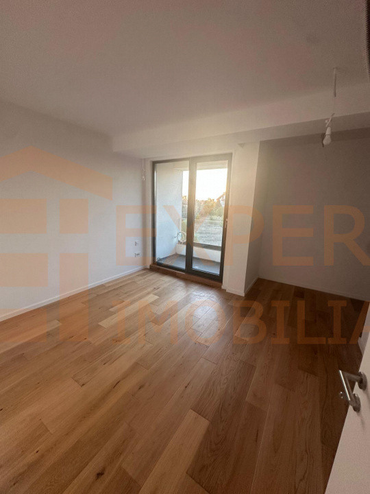Vila deosebita de vanzare - zona Mamaia Nord pe malul lacului 