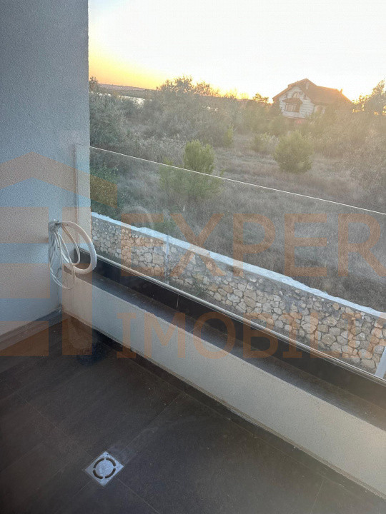 Vila deosebita de vanzare - zona Mamaia Nord pe malul lacului 