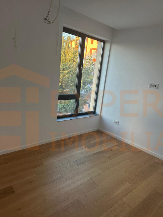 Vila deosebita de vanzare - zona Mamaia Nord pe malul lacului 