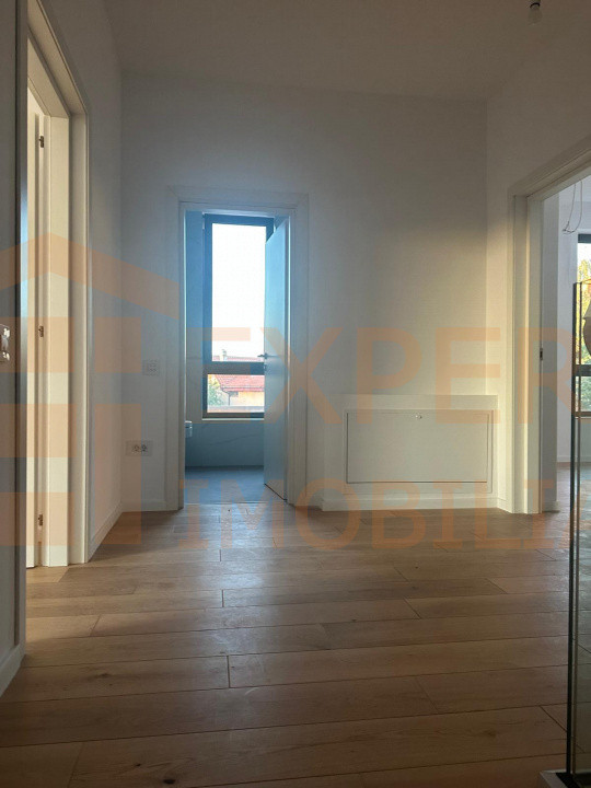 Vila deosebita de vanzare - zona Mamaia Nord pe malul lacului 
