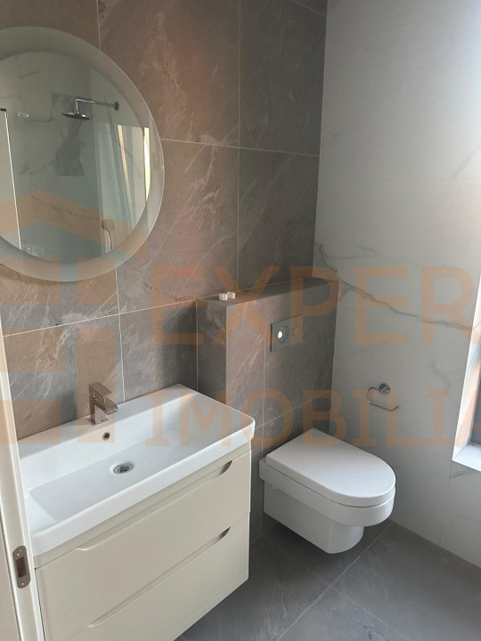 Vila deosebita de vanzare - zona Mamaia Nord pe malul lacului 