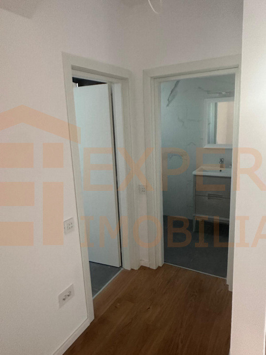 Vila deosebita de vanzare - zona Mamaia Nord pe malul lacului 