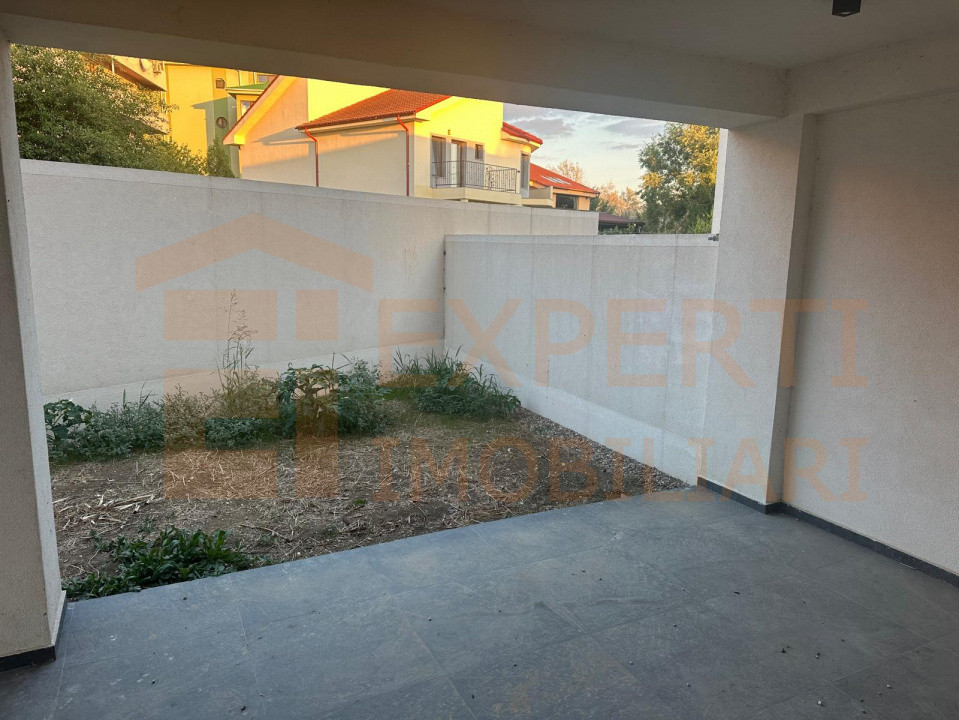 Vila deosebita de vanzare - zona Mamaia Nord pe malul lacului 