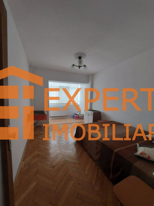  apartament 4 camere in Constanta, zona Faleza Nord